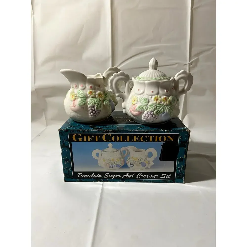 Porcelain sugar and creamer set